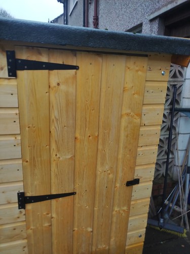 Wooden garden shed - garden, pre